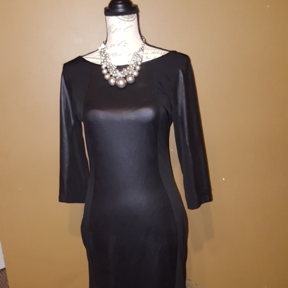 Dresses & Skirts - Black Bodycon Dress